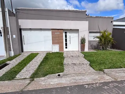 Casa en venta c/ cochera en Gualeguaychú