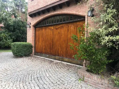 Casa en Venta con 4 cocheras