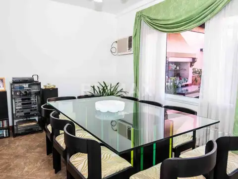 CASA 4 DORMITORIOS VENTA TRES CERRITOS CON PILETA