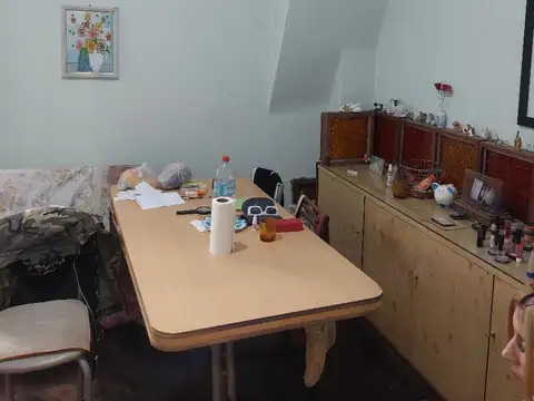 TIPO CASA 2 Y 1/2 AMB DOS HABITACIONES  COCINA BAÑO PATIO NECESITA ARREGLOS