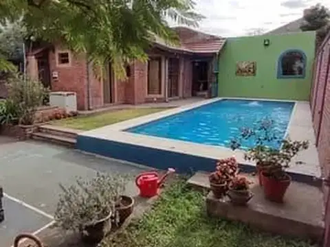 Casa en Venta en Castelar, USD 154.900