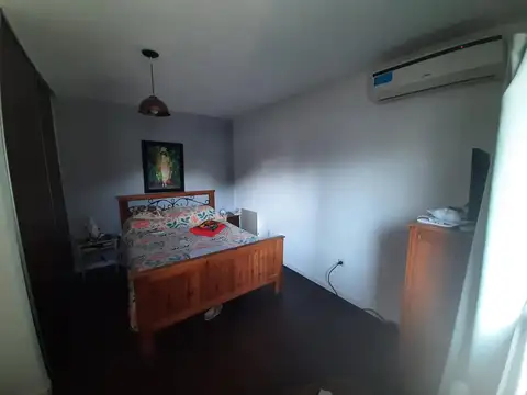 Casa 9 ambientes con 4 baños