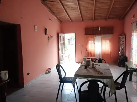 Casa en Venta en Berazategui Oeste, USD 65.000