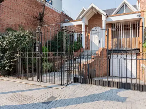 Muy linda casa en Belgrano Chico con pileta y cochera