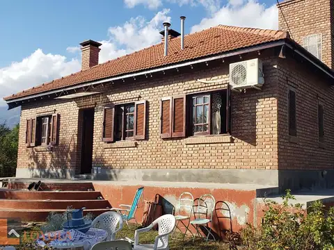 Casa 5 ambientes con 2 baños