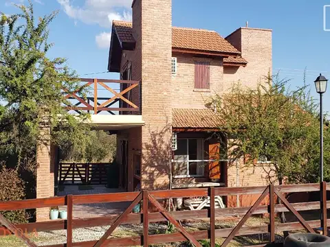 Casa en Venta con 2 cocheras