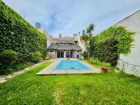 VENTA   CASA    7 AMBIENTES   JARDÍN   PISCINA   VILLA PUEYRREDON