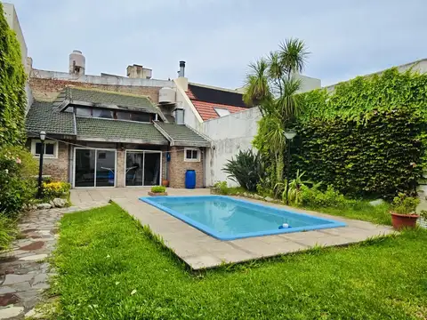 Casa en Venta con 3 cocheras