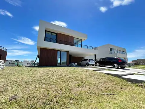 Casa en alquiler de 5 Ambientes a estrenar en el exclusivo Barrio Greenville Polo & Resort