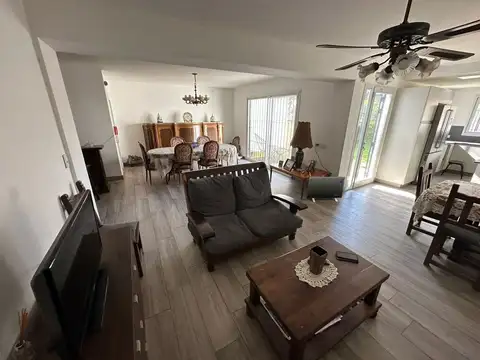 CASA en VENTA en SAN ISIDRO-7amb JARDIN COCHERA