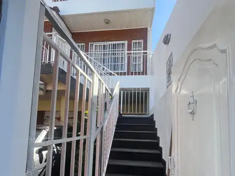 Depto Tipo Casa en Alquiler de 6 ambientes