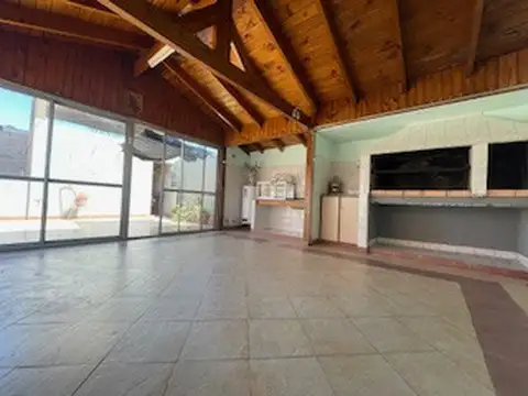 EXCEL 3 AMBIEMTES AMPLIOS SIN EXPENSAS (1º X ESCAL) 2 PATIOS LAVADERO TERRAZA QUINCHO Y PARRILLA