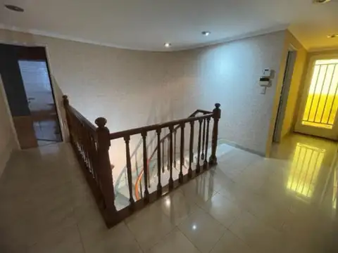 Casa 7 ambientes con 4 baños