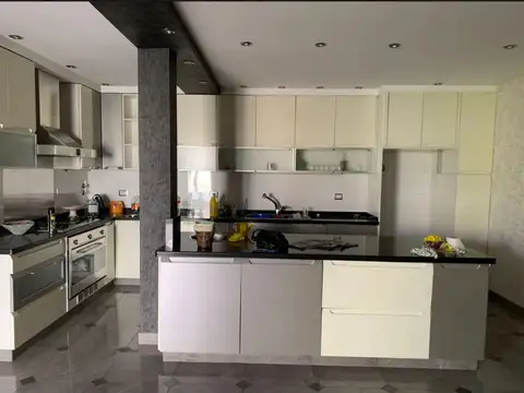 Venta de Importante Propiedad en Espora 300. Ramos Mejía