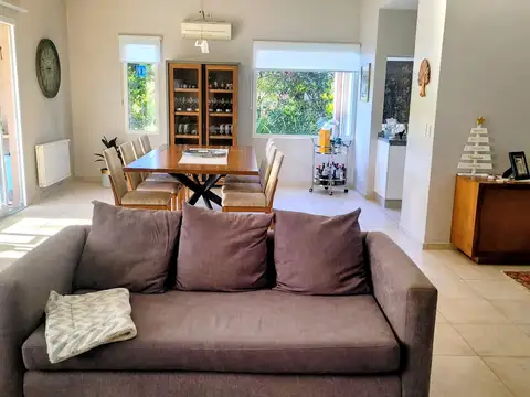 Casa en Venta con 5 cocheras