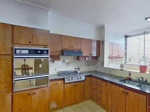 Casa 5 ambientes con 2 baños