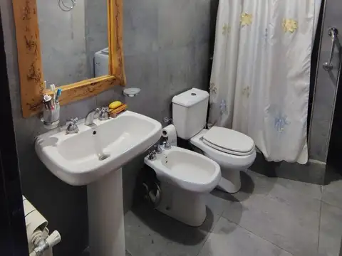 Venta casa principal + 2 deptos amplio parque