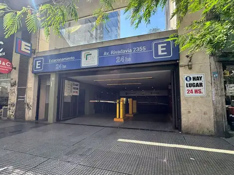 Cochera cubierta en venta. Av Rivadavia. Balvanera