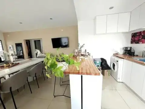 Casa en Venta con 3 cocheras