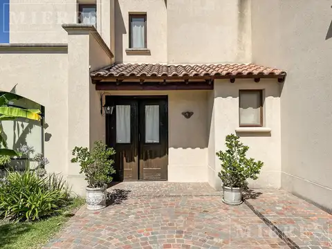 Casa en Venta con 6 cocheras