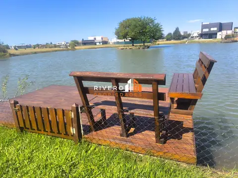 Casa en Alquiler con 3 cocheras