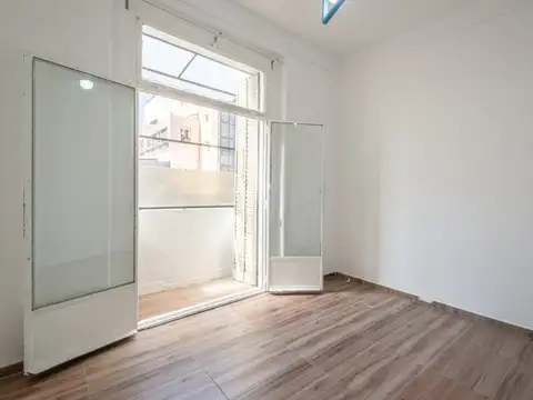 Av corrientes 1450 , Piso 8