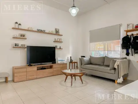 Amplio PH en venta en la zona de Olivos-Maipu/Uzal