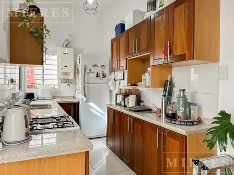 Amplio PH en venta en la zona de Olivos-Maipu/Uzal