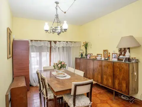 Casa 5 ambientes con 2 baños