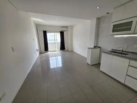 Don Torcuato Centro - Alquiler Apto Profesional oficina/consultorio - 1er piso por escalera. 30 m2