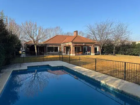 Casa 5 ambientes con 2 baños