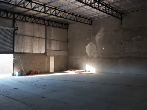 Galpón con casa en alquiler Garin-Centro