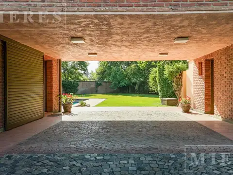 Casa 5 ambientes con 3 baños