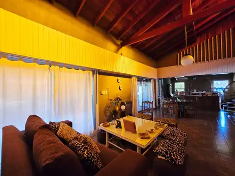 Casa 5 ambientes con 3 baños