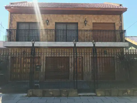 Chalet 4 amb c/garage pasante y fondo libre