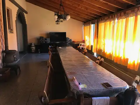 Casa en Venta con 3 cocheras