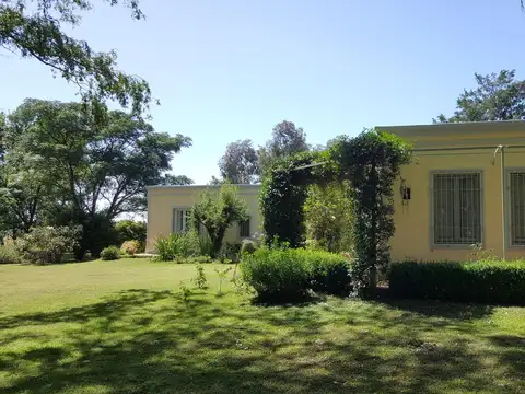 Esplendido Casco en  venta en Lobos