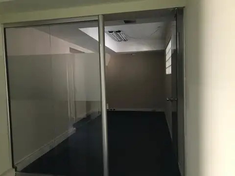 Oficina en Alquiler con 1 cochera