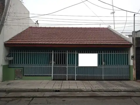 CASA EN VENTAS 3 AMBIENTES EN LANUS