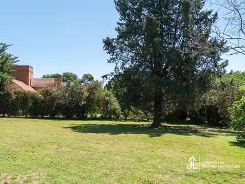 Lote en venta cercano a la entrada en Los Cardales Country Club, Campana