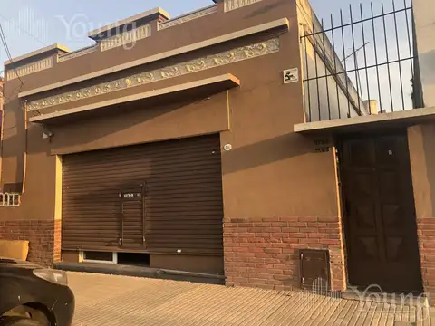 PH con local en venta en Bernal Oeste