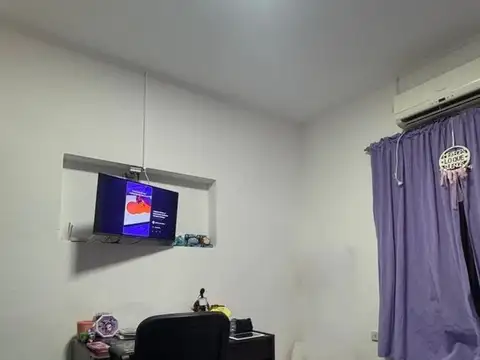 VENTA CASA 5 AMBIENTES MAS SALON COMERCIAL.