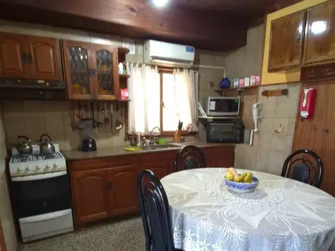 CASA 3 AMBIENTES CON COCHERA, JARDIN Y PILETA