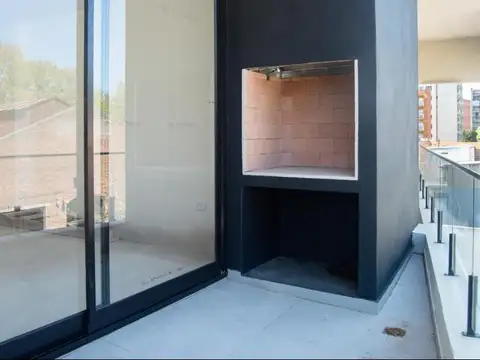 Departamento en  venta de 3 ambientes al frente con balcón y terraza propia.- San martin centro