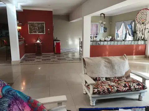 Casa en Venta con 4 cocheras