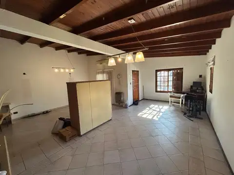 Casa 5 ambientes con 2 baños