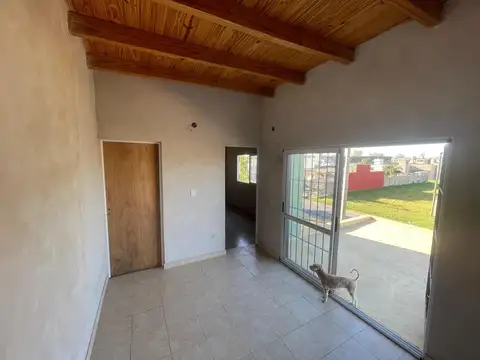 Venta - Casa - Dos Dormitorios - Roldan
