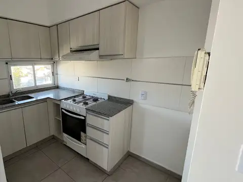 Dr Fischetti 4500, Piso 8