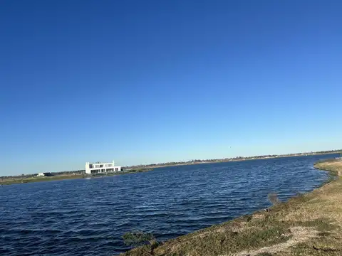 Barrio Costas - Lote al agua primera linea