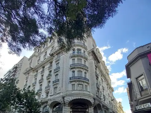 EXQUISITO DEPARTAMENTO GRAN AMBIENTE COCINA COMEDOR SEPARADA